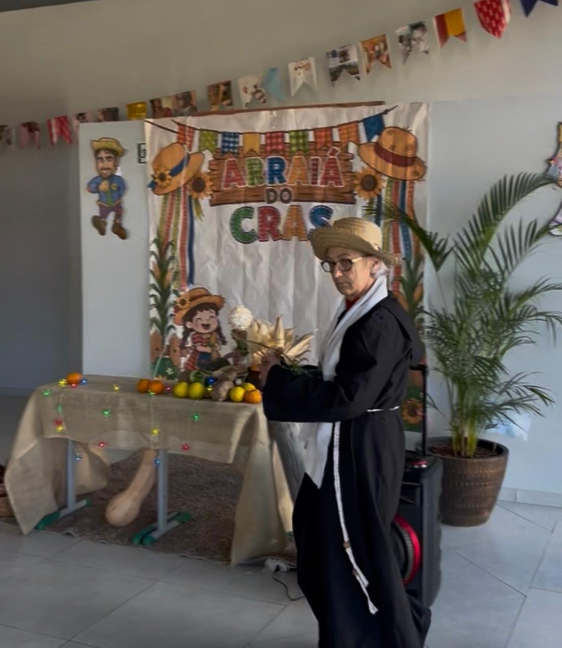 Arraiá da Terceira Idade Reúne Grupo com Casamento Caipira e Muita Diversão em Progresso