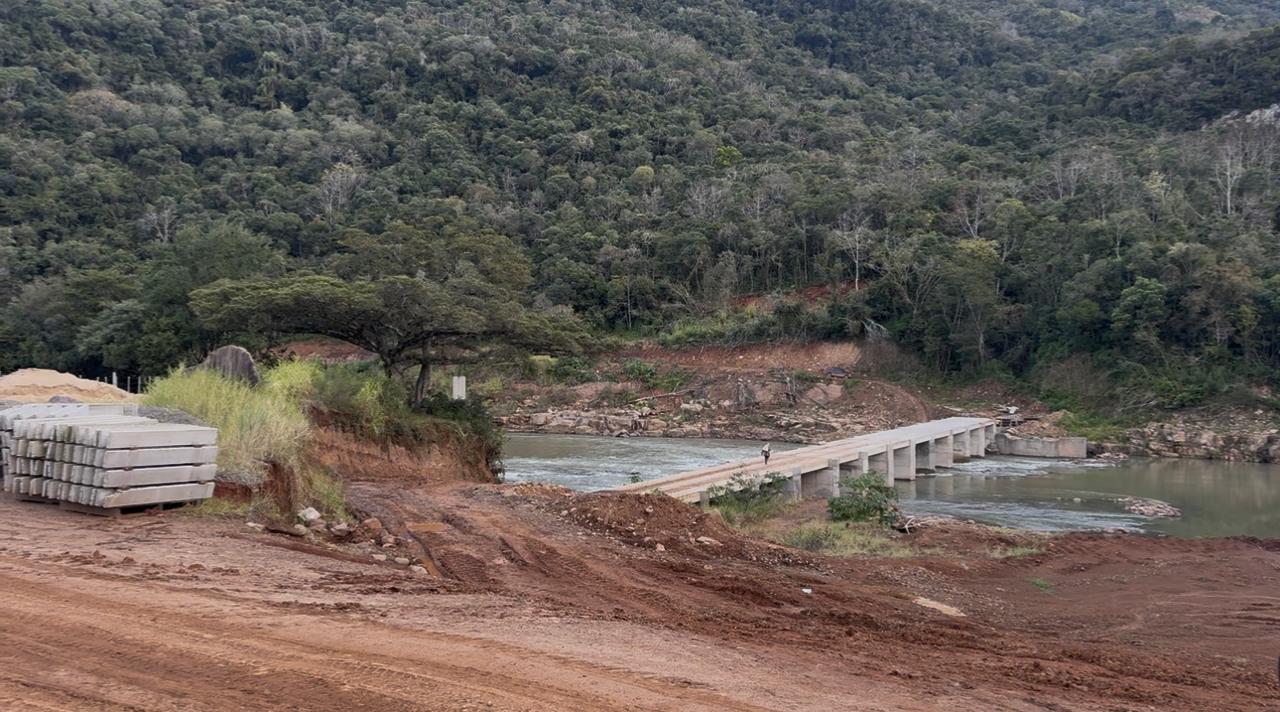 Fase final dos trabalhos na ponte da Barra do Dudulha