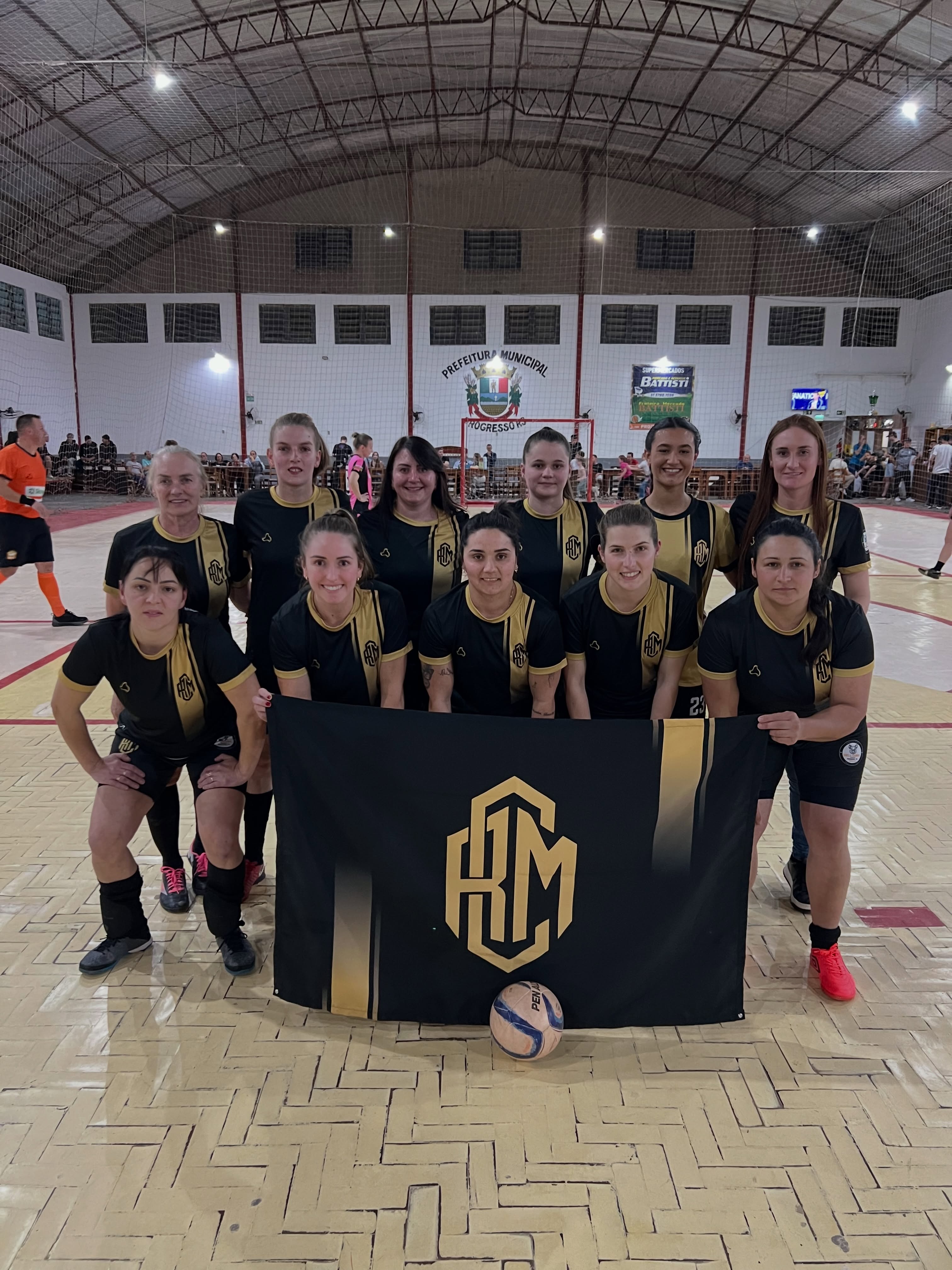 Flamengo de Xaxim, As Gurias da Coronel, 1º de Maio e São João estão nas finais do Futsal de Progresso