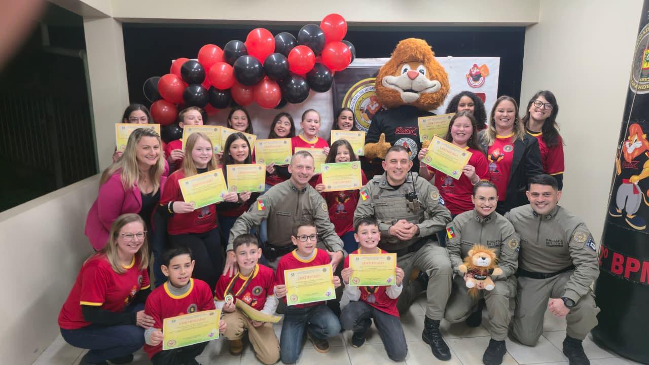 FORMATURA DA TURMA DE 20 ALUNOS DO PROERD EM CANUDOS DO VALE