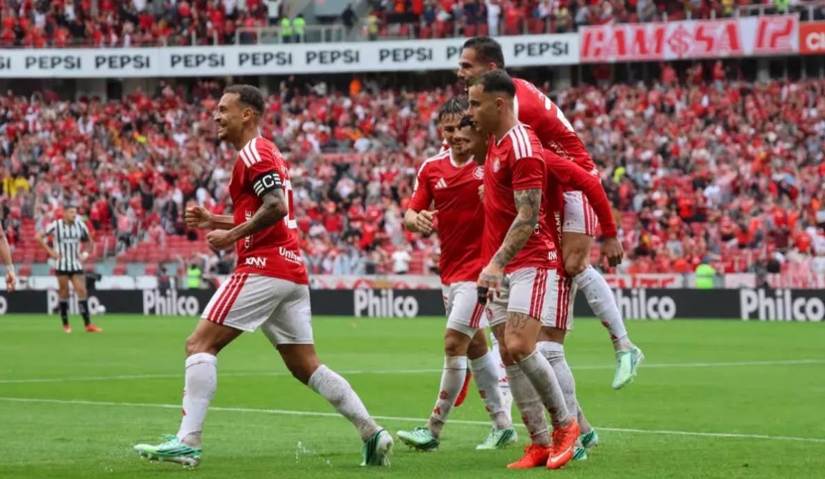 Inter vence o Botafogo por 3 a 0 e deixa a zona de rebaixamento do Brasileirão