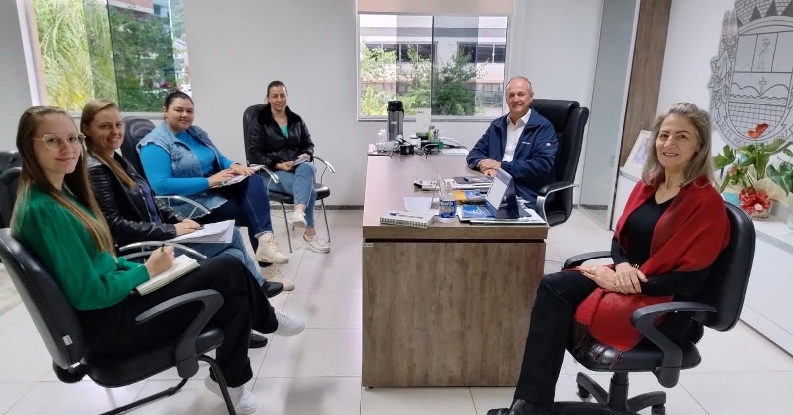 Nutricionista trabalha reeducação alimentar nos grupos do município