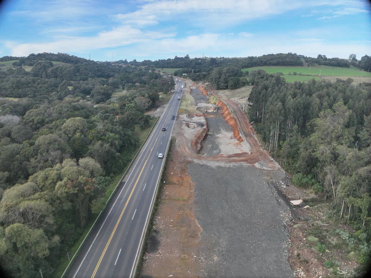 OBRAS DE DUPLICAÇÃO DA BR-386 EXIGEM BLOQUEIO TEMPORÁRIO DE PISTAS EM MORMAÇO NESTA QUINTA-FEIRA  